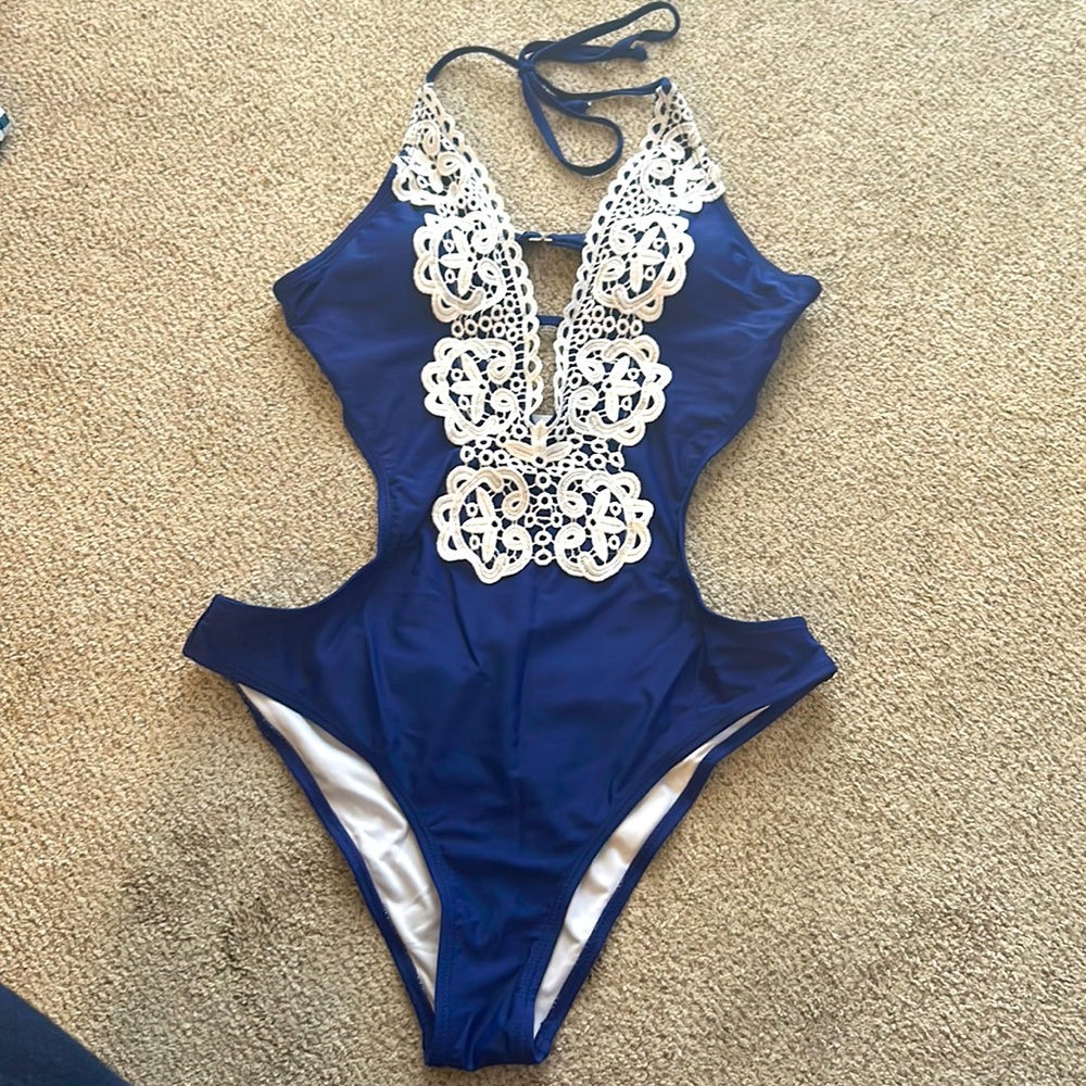 Cupshe one piece bathing suit